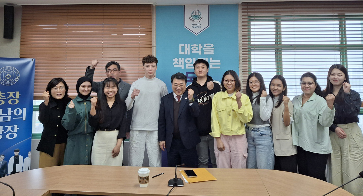 President Jeon Meets with International Freshmen from Global Liberal Studies at Inje University